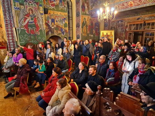 Concert de colinde la Biserica „Izvorul Tămăduirii”-Mavrogheni Poza 318247