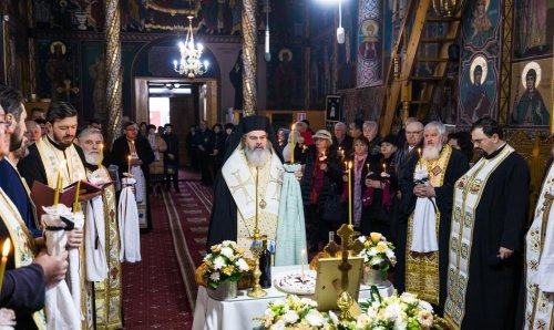 Simpozionul Național „Episcopul Iacov Antonovici, ierarh pilduitor și istoric erudit - 100 de ani de la întronizare” Poza 318302