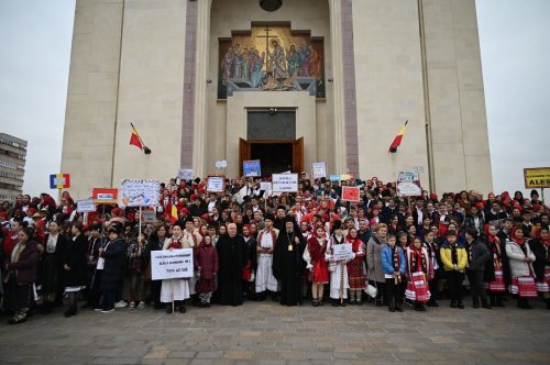 47 de formaţii bihorene pe scena Festivalului „Noi umblăm a colinda”, la Oradea Poza 318412