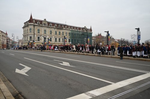 47 de formaţii bihorene pe scena Festivalului „Noi umblăm a colinda”, la Oradea Poza 318415