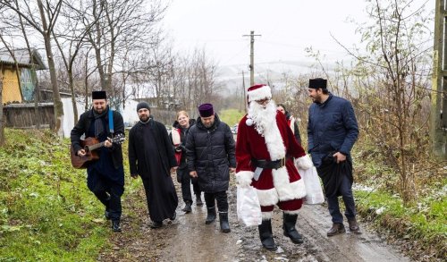 Caravana „Dar de Crăciun” a Episcopiei Hușilor a pornit spre casele celor mici Poza 318431