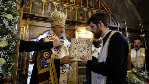 Liturghie arhierească în Şcheii Braşovului Poza 318452