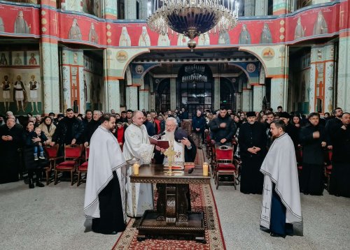 Binecuvântare arhierească pentru familiile care s-au cununat în acest an la Cluj-Napoca Poza 318737