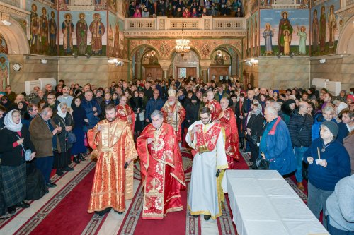 Sfântul Elefterie a fost cinstit în biserica sa din Capitală Poza 318782