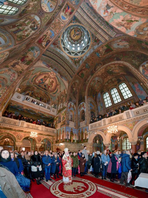 Sfântul Elefterie a fost cinstit în biserica sa din Capitală Poza 318788