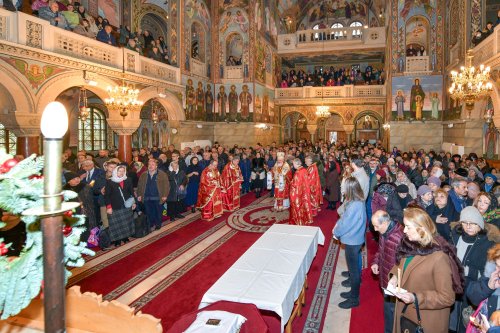 Sfântul Elefterie a fost cinstit în biserica sa din Capitală Poza 318792