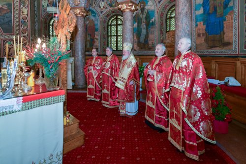 Sfântul Elefterie a fost cinstit în biserica sa din Capitală Poza 318794