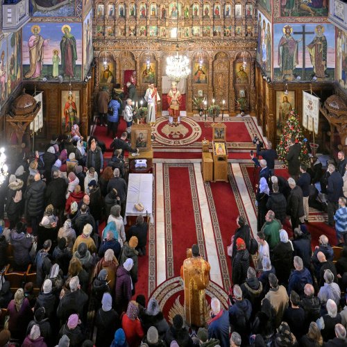 Sfântul Elefterie a fost cinstit în biserica sa din Capitală Poza 318795