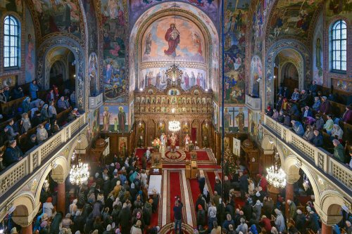 Sfântul Elefterie a fost cinstit în biserica sa din Capitală Poza 318797