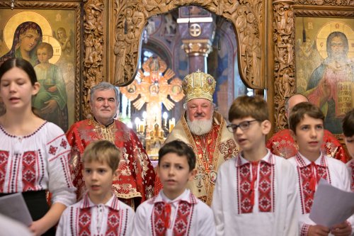 Sfântul Elefterie a fost cinstit în biserica sa din Capitală Poza 318817