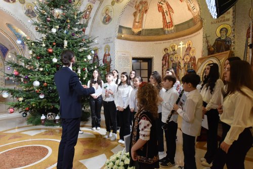 Primii colindători au fost primiți de Patriarhul României Poza 319154