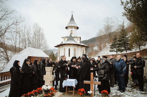 Slujba Parastasului la Mănăstirea Cormaia, judeţul Bistriţa‑Năsăud Poza 319101