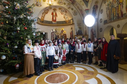 Patriarhul României a fost colindat la Reședința Patriarhală Poza 319325