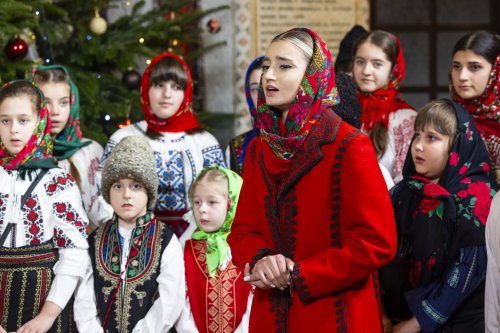 Patriarhul României a fost colindat la Reședința Patriarhală Poza 319332