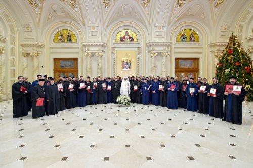 Distincții oferite de Patriarhul României preoților de caritate Poza 319806