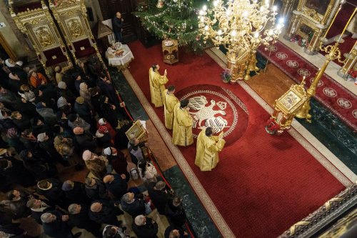 Nașterea Domnului a adunat sute de credincioși la Catedrala Mitropolitană din Iași Poza 319917