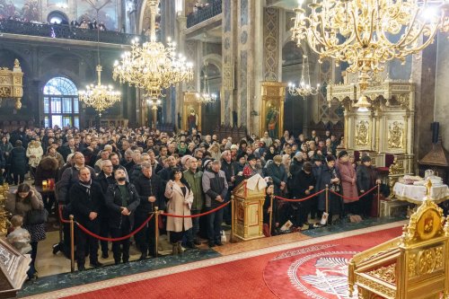 Nașterea Domnului a adunat sute de credincioși la Catedrala Mitropolitană din Iași Poza 319918