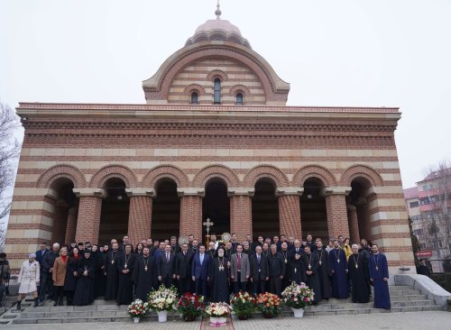 Aniversarea unui sfert de veac de arhipăstorire a Înaltpreasfințitului Părinte Nifon la Târgoviște Poza 320035