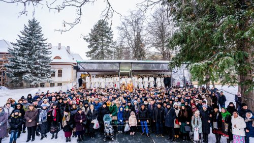 Bucuria Întrupării Domnului la Mănăstirea „Sfântul Ioan cel Nou de la Suceava” Poza 320100