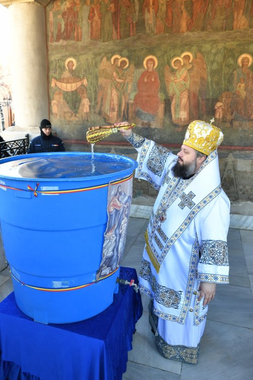 Binecuvântarea Iordanului la Catedrala Patriarhală Poza 320457