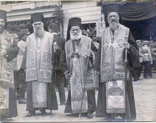 Episcopul Justinian Teculescu, promotor al ridicării la rang de Patriarhie a Bisericii noastre Poza 319709