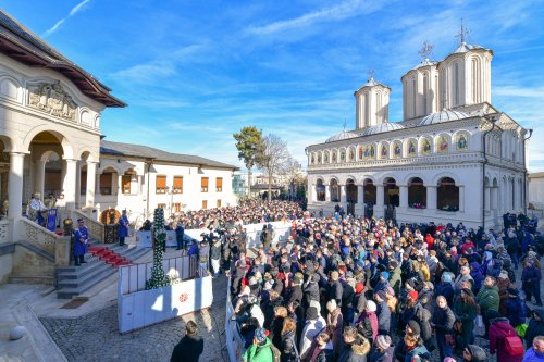 „Astăzi noi ne aducem aminte de Botezul Domnului și de propriul nostru botez” Poza 320645