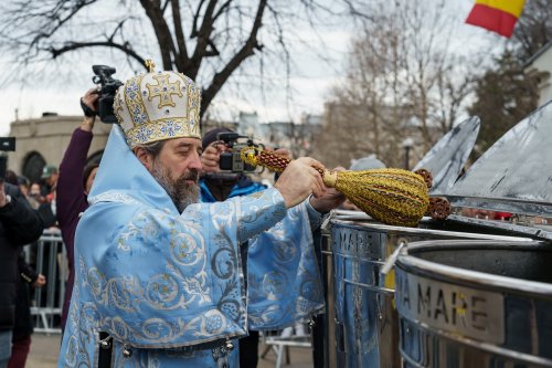 Boboteaza, sărbătorită cu evlavie la Catedrala Mitropolitană din Iași Poza 320528