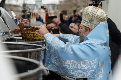 Boboteaza, sărbătorită cu evlavie la Catedrala Mitropolitană din Iași Poza 320529