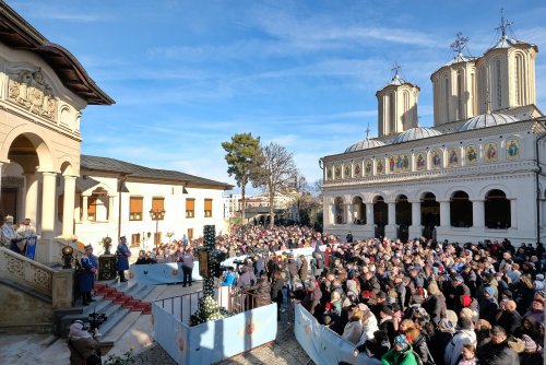 Praznicul luminos al Botezului Domnului pe Colina Bucuriei din Capitală Poza 320555