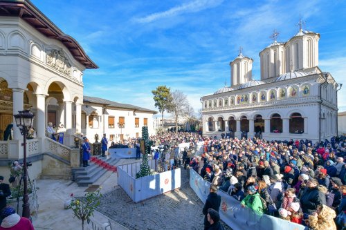 Praznicul luminos al Botezului Domnului pe Colina Bucuriei din Capitală Poza 320624