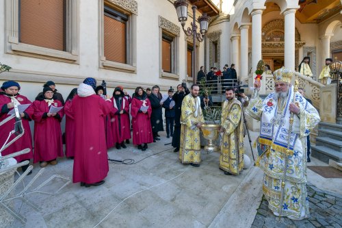 Praznicul luminos al Botezului Domnului pe Colina Bucuriei din Capitală Poza 320628