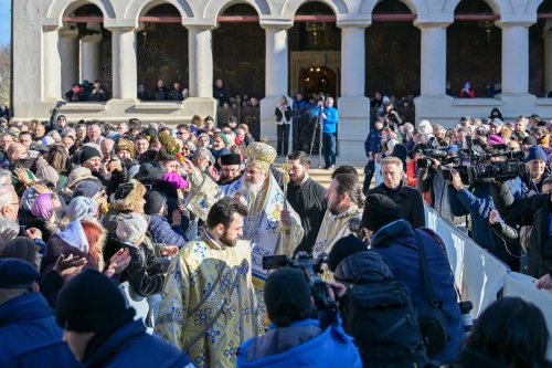 Praznicul luminos al Botezului Domnului pe Colina Bucuriei din Capitală Poza 320637