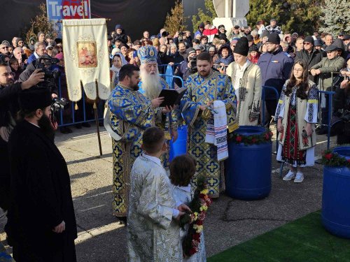 Procesiune de Bobotează la apele Dunării la Drobeta-Turnu Severin Poza 320760