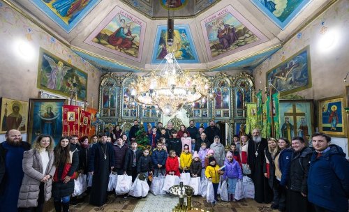 Caravana „Dar de Crăciun”, a Episcopiei Hușilor, a ajuns și la copiii din Bălți Poza 320954