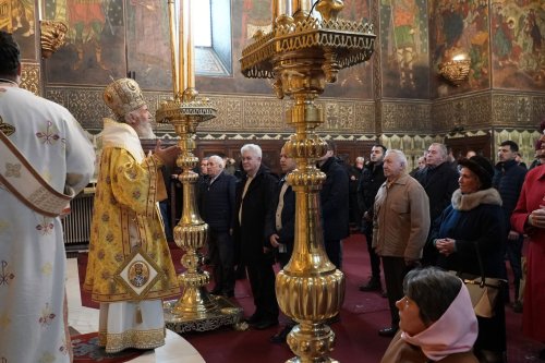 Slujire arhierească la Catedrala Arhiepiscopală din Galaţi Poza 321018