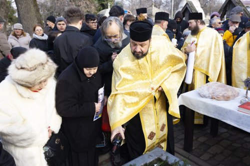 Slujbe de pomenire pentru poetul Mihai Eminescu în Capitală Poza 321214