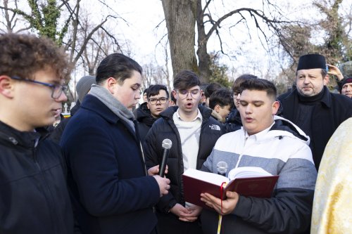 Slujbe de pomenire pentru poetul Mihai Eminescu în Capitală Poza 321215