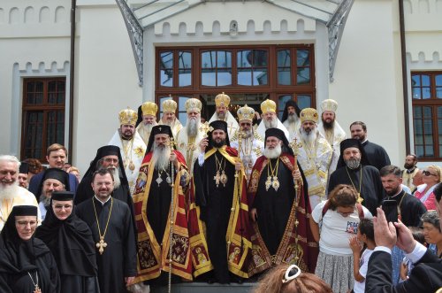 Hirotonia noului Episcop-vicar al Arhiepiscopiei Romanului și Bacăului