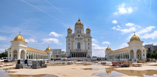 Pregătirea Catedralei Mântuirii Neamului pentru sfințirea din toamnă