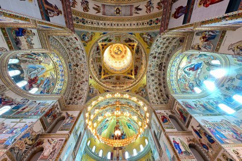 Sclipirile Luminii: Catedrala Naţională din Bucureşti