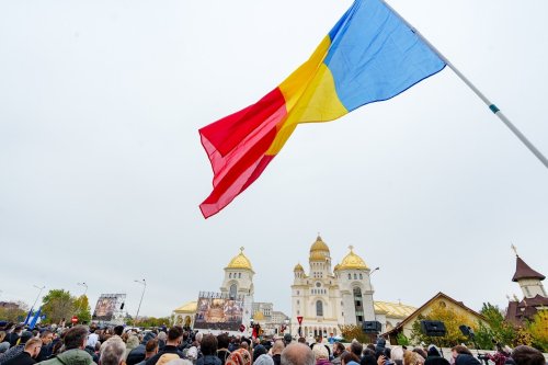 Catedrala - ochii la Cer sau mărturisire a credinței nezdruncinate