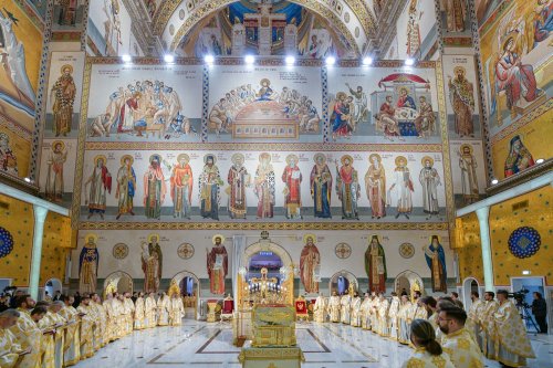 Sclipirile Luminii: Sfinţirea picturii Catedralei Naţionale din Bucureşti
