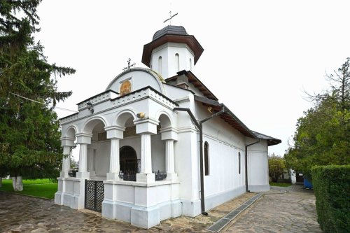 Sclipirile Luminii: Biserica „Sfântul Nicolae”-Drăgănescu