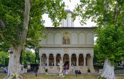 Moaștele Sfintei Paraschevi din Grecia, aduse la hramul unei biserici din Capitală