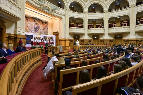 „Sfântul Nicolae în mijlocul copiilor” pe Colina Bucuriei