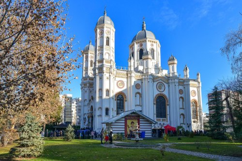 Sclipirile Luminii: Biserica „Sfântul Spiridon”-Nou din Bucureşti