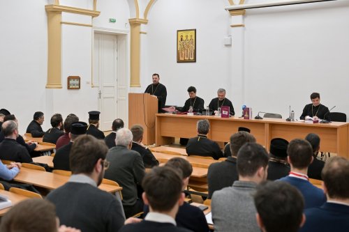 Lucrare dedicată Centenarului Patriarhiei Române, prezentată la Facultatea „Justinian Patriarhul”