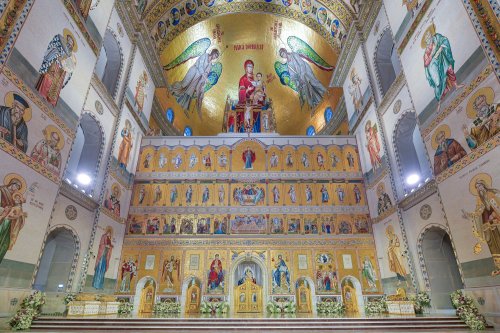 Sclipirile Luminii: Biserica, casa lui Dumnezeu