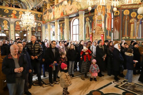 Binecuvântare și ocrotire pentru familiile din cartierul sibian Turnișor Poza 357349