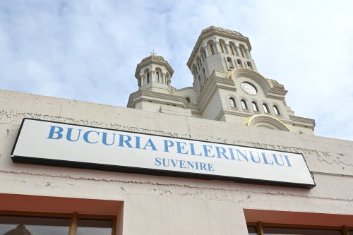 Magazine și acces pe esplanadă pentru pelerinii Catedralei Naționale